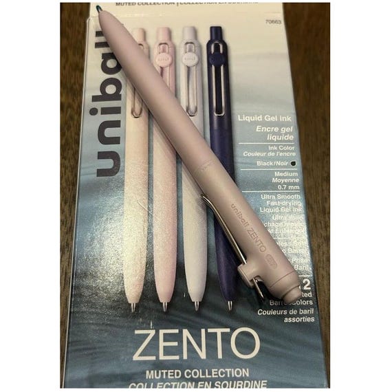 Uni-ball Zento Penne A Sfera Gel – 2 Penne Nere Punta Media 0.7mm – Scrittura Fluida, Design Elegante E Sostenibile (colori Bohémien)