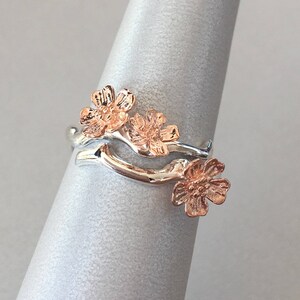 Jewever Sterling Silver Adjustable Sakura Flower Ring - Carved Cherry Blossom Open Tail Design