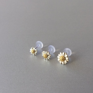 Silver Daisy Flower Helix Earring Flower Forward Helix Earring Tragus Piercing Cartilage Piercing Conch earring triple forward helix earring