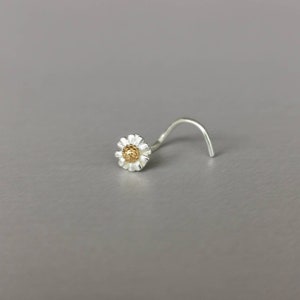 20G Dainty Daisy Nose Stud Minimalist Nose Screw Small Flower Corkscrew Stud Silver Nostril Nose Piercing Jewelry L Shaped Left Right Post