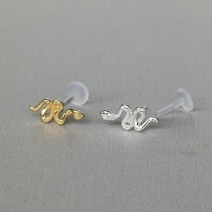 Brinco de hélice de cobra dourada delicada 16G, minimalista, tragus prateado, piercing de orelha de cartilagem dourada, joia de concha, pino de pressão, bioflex labret post