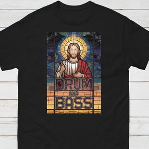 Drum and Bass Glasmalerei Design T-Shirt DnB Drum n Bass Dschungel Junglist Herren Damen Unisex DJ Synth Synthesizer Produzent Gedruckt T-Shirt Top