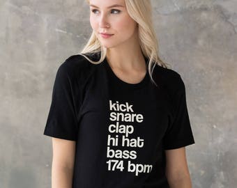Drum & Bass Music T-Shirt: Kick Snare 174 BPM Synth Tee