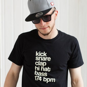 DJ T Shirt - Kick Snare 174 BPM  Synthesizer Drum and Bass Synth Music Jungle DnB  Junglist Producer Mens Womens Graphic Printed Tee T-Shirt