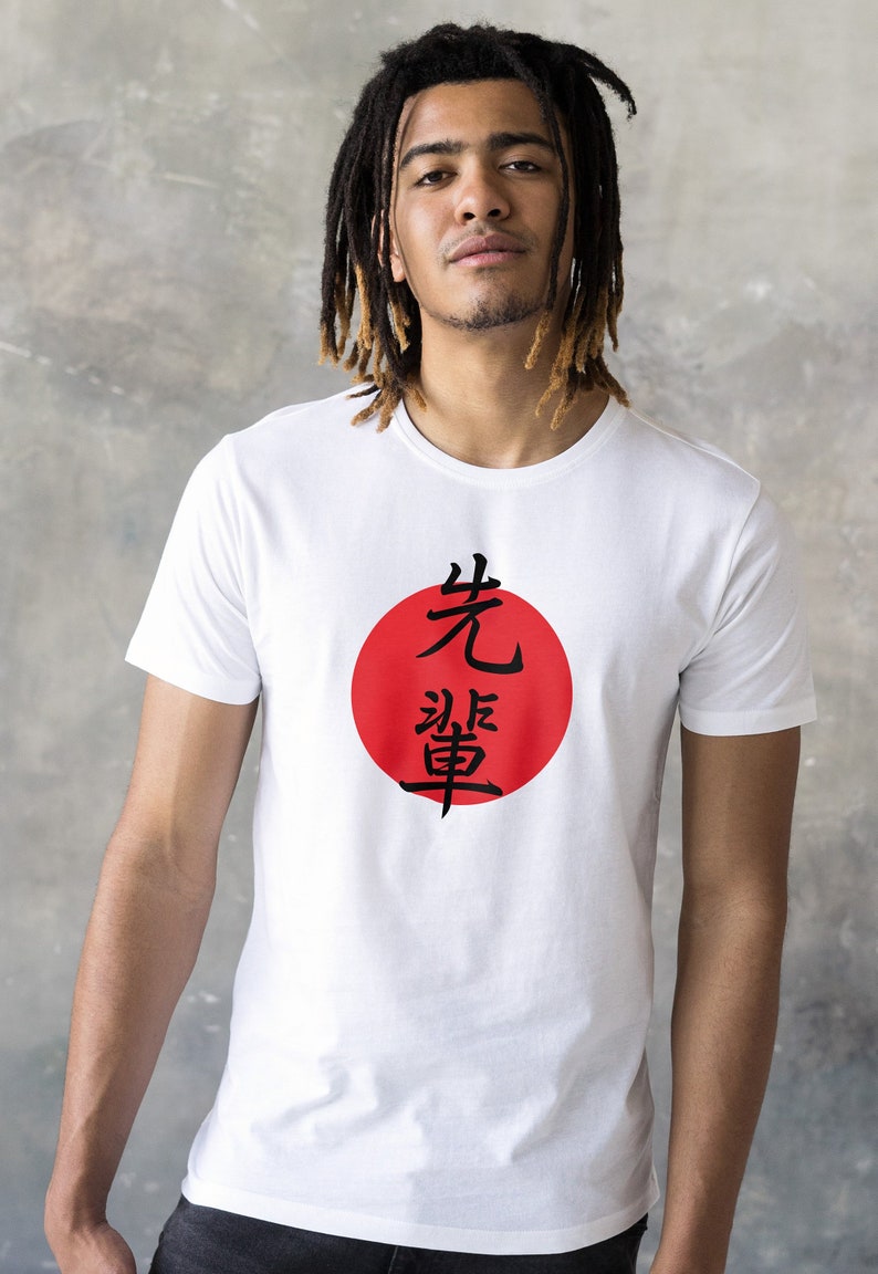 May include: White t-shirt with a red circle and black Japanese characters that read "先導" (pronounced "sendou") which means "leadership".