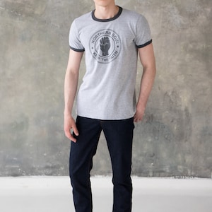 Strand Clothing Northern Soul Maglietta T-Shirt – Keep The Faith Logo – Retro Vintage Classic Music Musica 70s 60s - Uomo • Donna • Unisex T Shirt - Nero (S