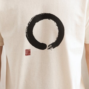 Japanisches T-Shirt Enso Circle Japan Kalligraphie Buddhismus Buddhismus Buddhismus Zen Kampfsport Inspiration ästhetischer Kausal Siebdruck Tee Bild 2