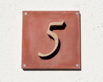 House number "5" of stone