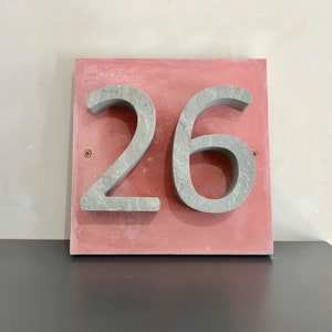 Hausnummer aus Sandstein 2-stellig 20x20cm, Schriftart calibri Bild 4