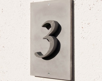 House number "3" of stone