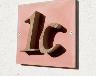 House number &quot;1c&quot; of stone