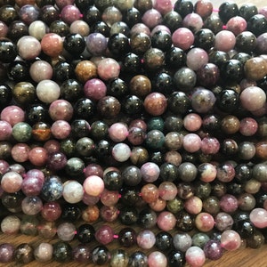 天然トルマリン 7 mm ラウンド ジェムストーン ビーズ - 15.5 インチ ストランド
