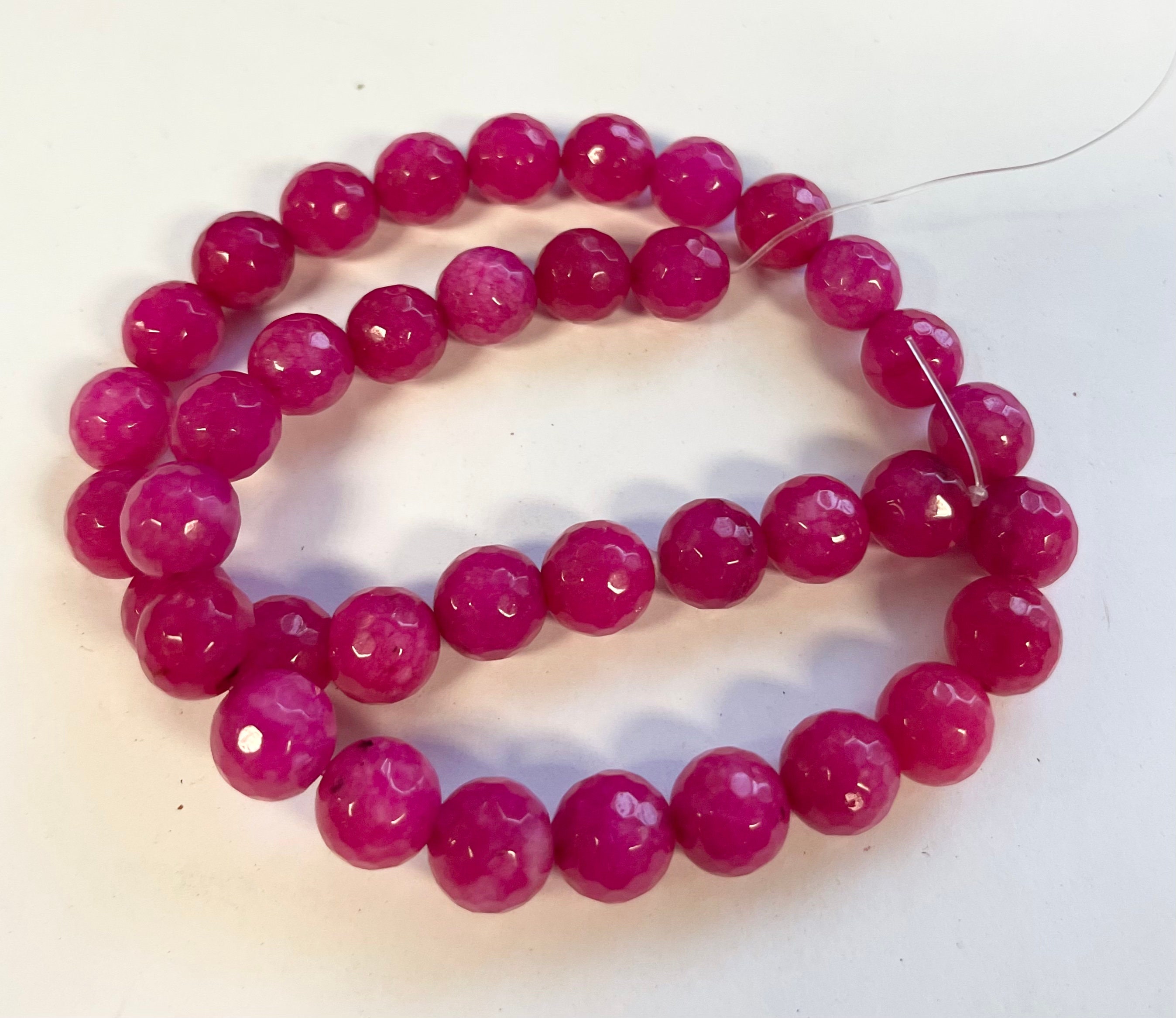 Perline di giada rossa rosa: filo intero di pietre preziose rotonde