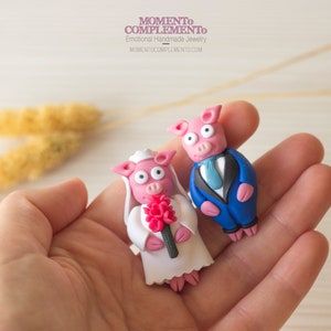 Gemelos para boda Cerditos Simpson, diseño adaptado por MOMENToCOMPLEMENTo Designs. POR ENCARGO.