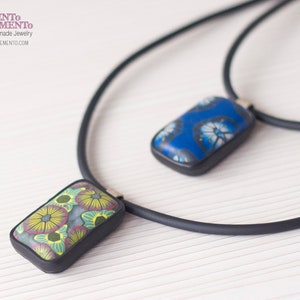 Halskette Choker mit floralem Design.