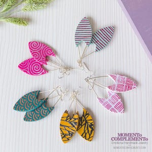 Ohrringe Pfeil handgemacht mit Polymer Clay und versilbertem Faden.