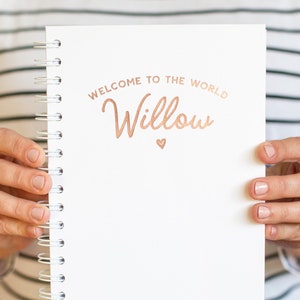 Libro de registro de bebé "Bienvenido al mundo" / Diario de recuerdos personalizado para una nueva mamá / Cuaderno de cartas a mi bebé, inserto de agenda de tapa dura