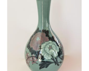 手作りの韓国陶器透かし彫り青磁花瓶 - 菊、高麗、伝統、室内装飾