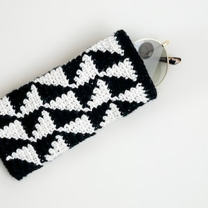 Crochet Pattern: Shine On Glasses Case