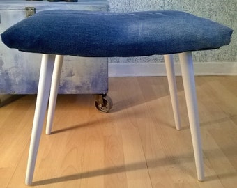 gepolsterter Jeans Hocker , vintage seat *personal hero* Shabby Chic Handarbeit von pimp-factory.de