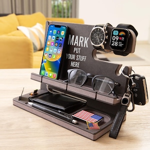 Personalisierter Schreibtisch-Organizer, personalisierte Dockingstation aus Holz für Handy, Tablet, Geldbörse, Aufbewahrungsständer, Nachttisch, Geschenke für Männer