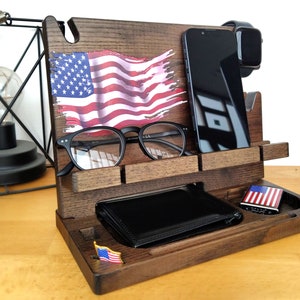 Regalos con la bandera de Estados Unidos, regalos patrióticos, estación de acoplamiento de madera, regalos para papá, regalos para abuelos estadounidenses, regalos patrióticos, regalos de EE. UU.