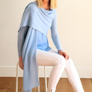 Cardigan de cachemira de peso ligero frontal largo en azul polvo acogedor