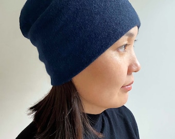 Gorro de cachemira en azul marino oscuro, gorro de invierno holgado de punto para hombre y mujer, regalo de cumpleaños perfecto para él o ella