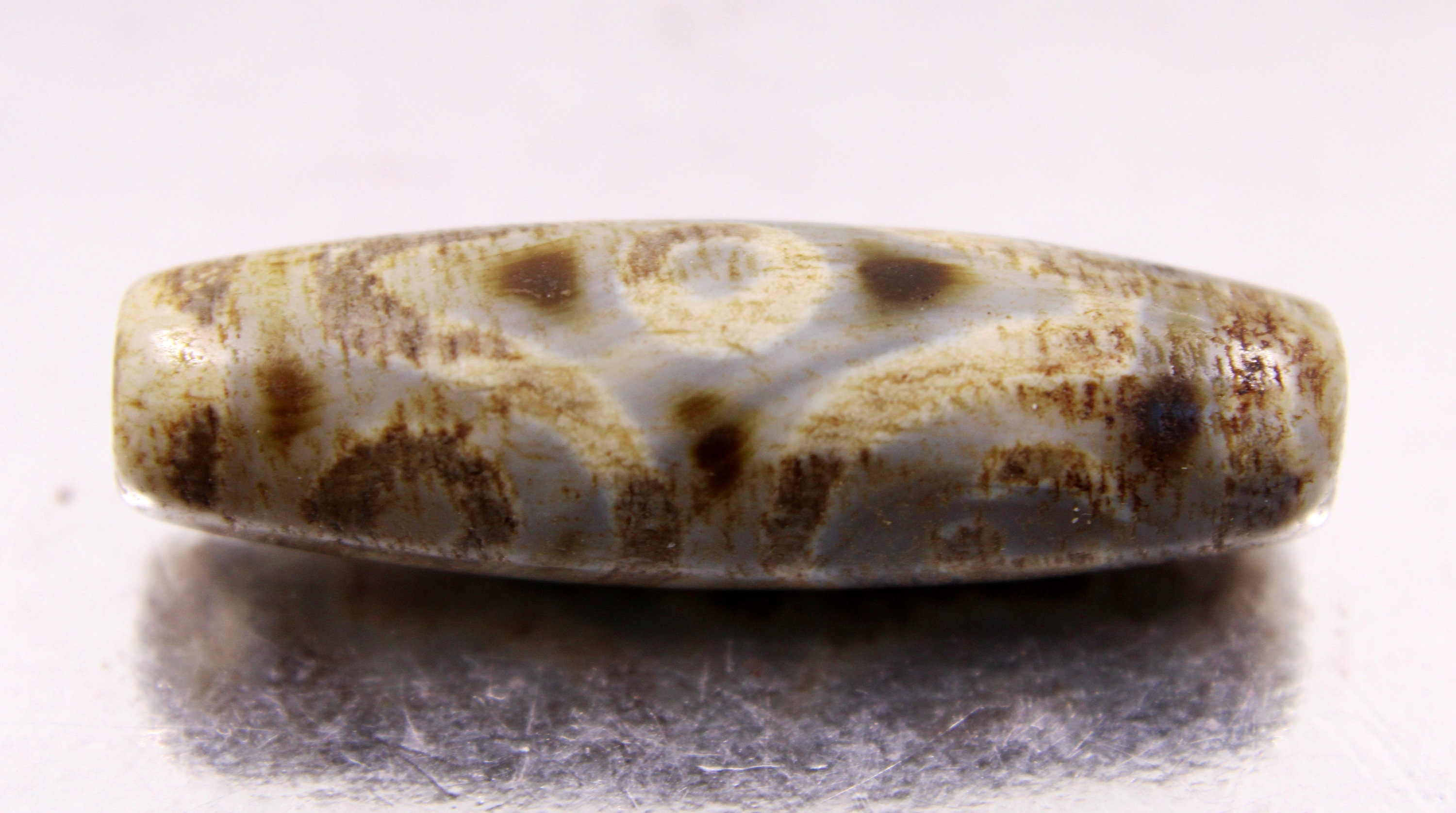 FREE SHIPPING - Old Tibetan Sacred DZI bead 6 eyes in Natural Agate - Tibet - 40x12x12mm