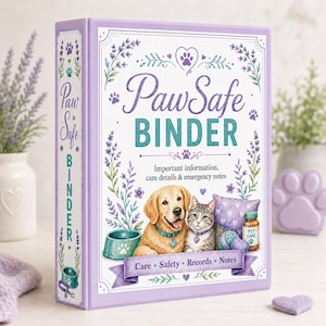 以下が含まれることがあります： PawSafe BINDERと書かれた薄紫色のバインダー。ゴールデンレトリバーとトラ猫のイラストが描かれています。表紙にはラベンダーの小枝、ターコイズブルーのペット用ボウル、ハート柄のクッション、PET CAREと書かれたボトルがデザインされています。