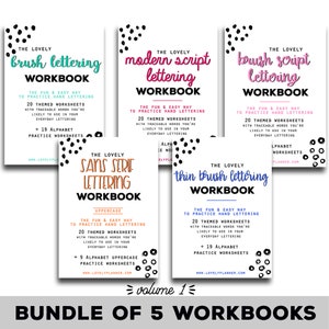 Può includere: Un pacchetto di cinque quaderni di lavoro stampabili per esercitarsi in diversi stili di calligrafia. I quaderni sono intitolati "The Lovely Brush Lettering Workbook", "The Lovely Modern Script Lettering Workbook", "The Lovely Brush Script Lettering Workbook", "The Lovely Sans Serif Lettering Workbook" e "The Lovely Thin Brush Lettering Workbook". Ogni quaderno presenta un titolo colorato e uno sfondo a pois bianco e nero.