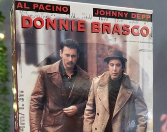 Donnie Brasco VHS, stars Johnny Depp and Al Pacino, Based on a True Story, Joe Pistone and the Mafia, A Killer Gangster Picture