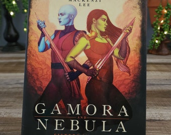 MARVELs Gamora und Nebula Sisters in Arms, von Mackenzi Lee, Vertrauen war die größte Lüge der Galaxis! Gamora kommt auf Torndune an