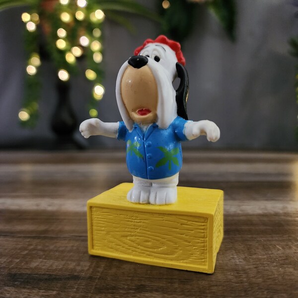 Droopy Dog Standing on Box Figure, Turner Entertainment Cartoon Character Collectibles, Soap Box Droopy Dog Cake Topper