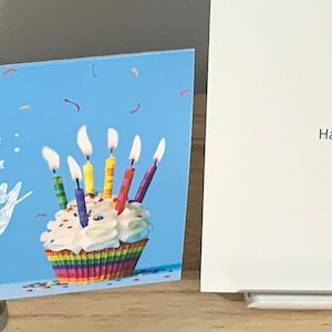 Carte de joyeux anniversaire, Cupcake, Bougies, Décorations, Arc-en-ciel, Enfants, Adultes, Étoiles, Confettis