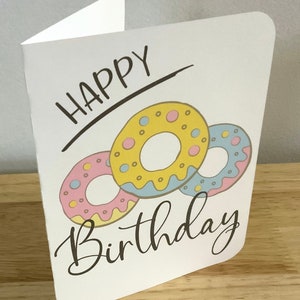 Carte de joyeux anniversaire, vierge à l'intérieur, imprimée, beignets, bonbons, friandises, nourriture, glaçage, bonbons, gâteau
