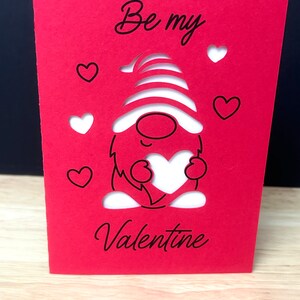 Carte Saint-Valentin gnome, rouge, cœurs, amour, doux, partenaire, femme, mari, ami, maîtresse