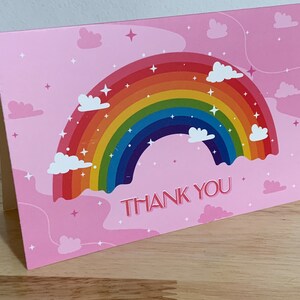 Carte de remerciement arc-en-ciel, imprimée, vierge à l'intérieur, nuages, rose, rêves, ciel, aimé, reconnaissant, réchauffement