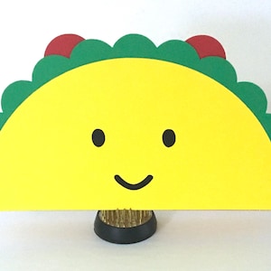 Grande carte Taco , Vierge à l'intérieur , Kawaii , Nourriture , Taco Tuesdays , Sourire , Enfants , Adultes , Laitue , Tomates , Coquille