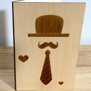 Carte en bois pour homme , Chauffage au bois , Anniversaire , Fête des Pères , Cravate , Haut-de-forme , Coeurs , Tu me manques