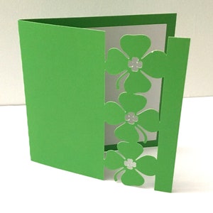 Carte Triple Shamrock , Intérieur vierge , Papier découpé , La chance des Irlandais , Trèfles , Vacances , Fête , Amis , Famille