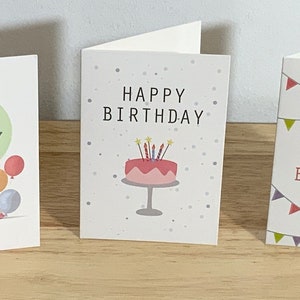 Cartes de correspondance Joyeux anniversaire , Vierges à l'intérieur , Ballons , Confettis , Gâteau , Bougies , Chapeau , Cadeau , Fête , Cupcakes