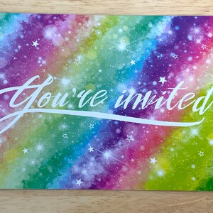 Carte d'invitation à paillettes arc-en-ciel, scintillement, fête, rendez-vous amoureux, RSVP, fierté, enfants, adultes, rassemblement