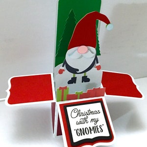 Carte boîte pop-up Christmas With My Gnomies , Carte vierge , Vacances , Hiver , Rouge , Vert , Cadeaux , Festif , Neige