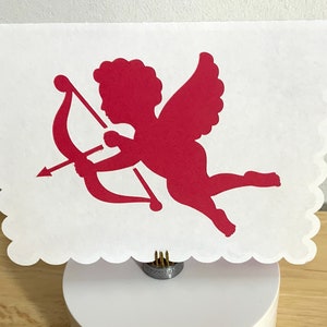 Cupidon arrive, carte de Saint-Valentin, arc, flèche, ailes, amour, luxure, conjoint, partenaire