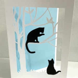 Carte Chat dans l'arbre , Intérieur vierge , Nature , Champ , Silhouette , Paisible , Chaton , Animal de compagnie , Animal , Famille , Ami