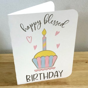 Carte d'anniversaire bénie , Imprimée , Vierge à l'intérieur , Cupcake , Bougie , Coeurs , Joyeux , Enfants , Adultes