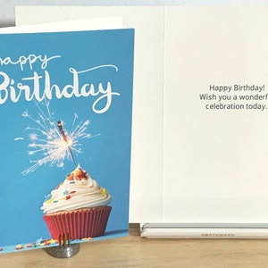 Carte de joyeux anniversaire, Cupcake, hommes, femmes, enfants, pépites, cierge magique, célébration, fête, bonbons