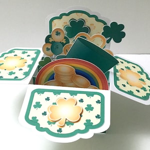 Carte boîte pop-up de la Saint-Patrick, arc-en-ciel, or, chapeau, trèfle, trèfle, ballons, vacances, irlandais