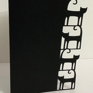 Carte d'Halloween avec bordure bordée de chat noir , Vierge à l'intérieur , Effrayant , Terrifiant , octobre , Effrayant